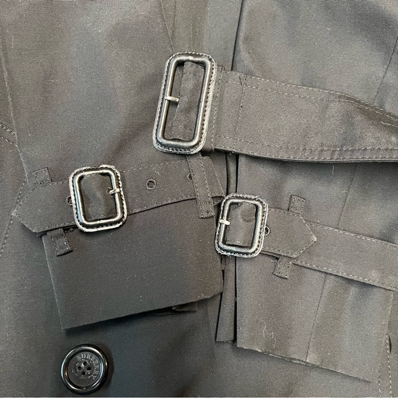 Burberry Harbourne trench coat. - Picture 10 of 15